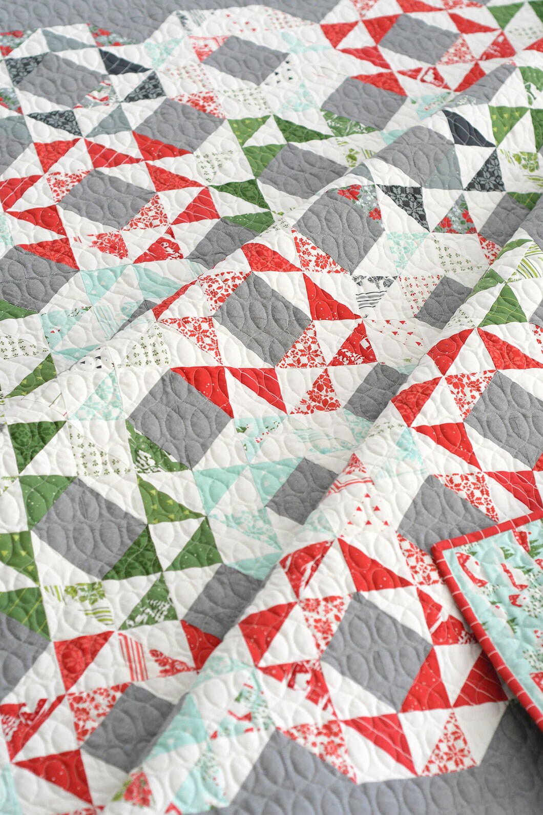 Joyful Pattern Thimble Blossoms 69 x 79 TBL200