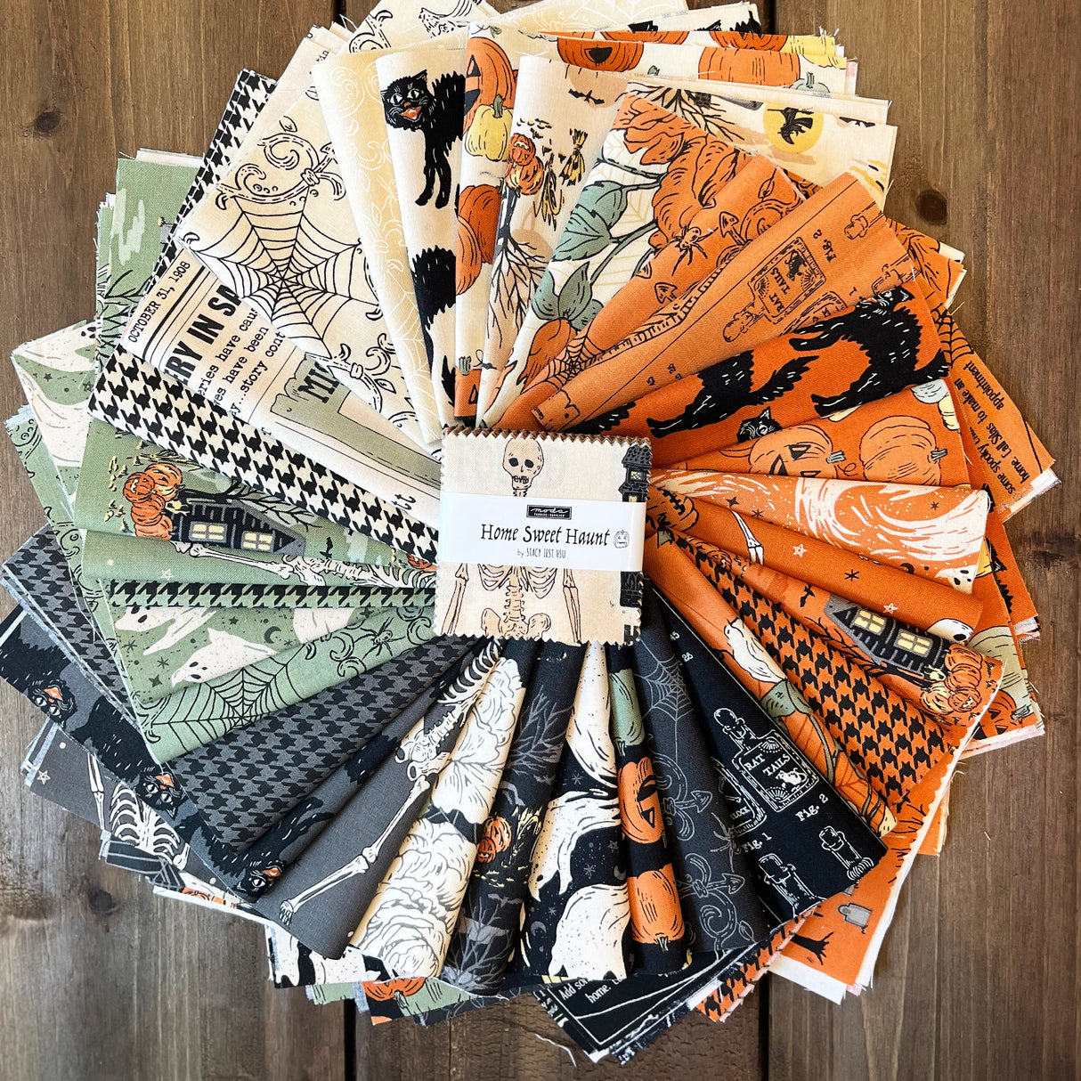 Home Sweet Haunt 2.5" Charm Pack 20920mc by Stacy Iest Hsu for Moda Fabrics bin 51