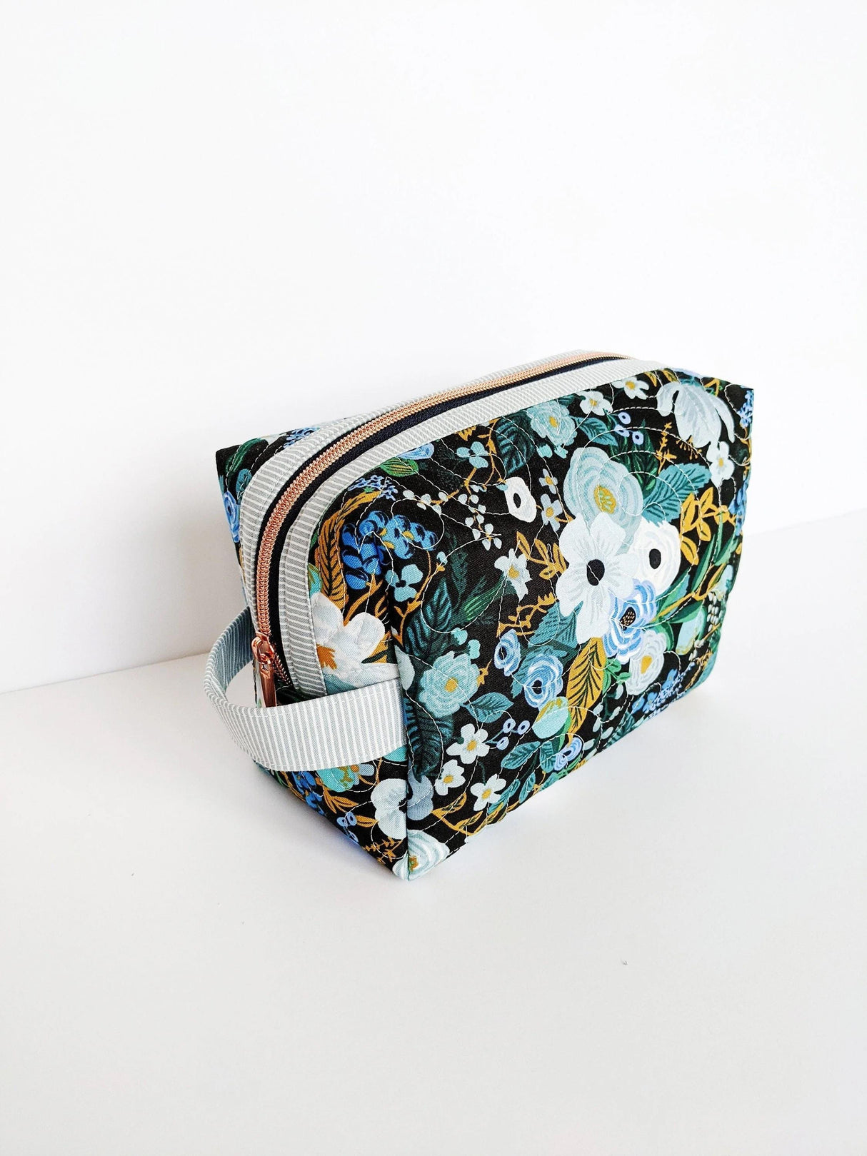 The Holland Pouch Pattern CSQ102 by Center Street Quilts, Multiple Sizes