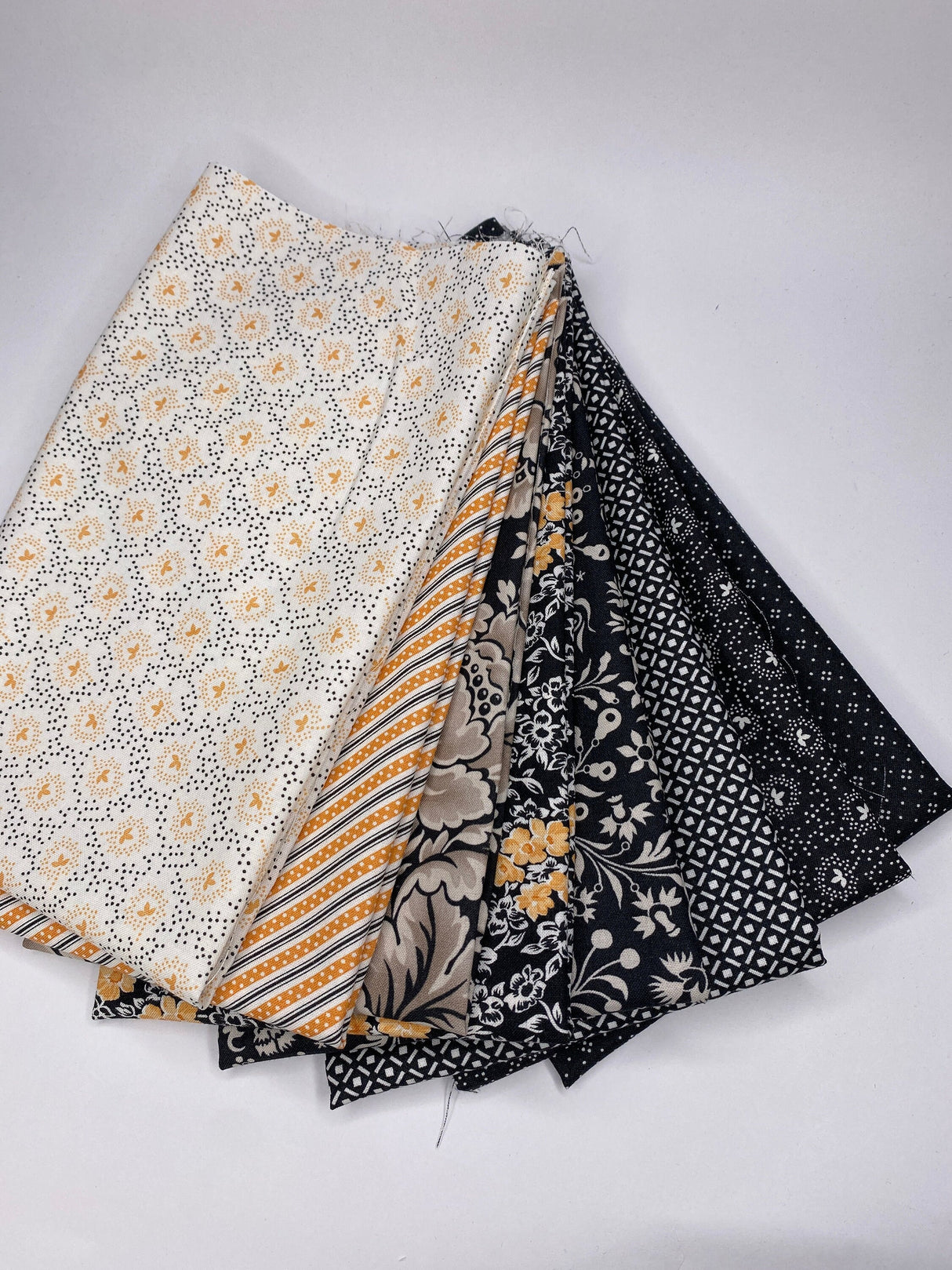 Harvest Moon Midnight Bundle 8 Fat Quarters